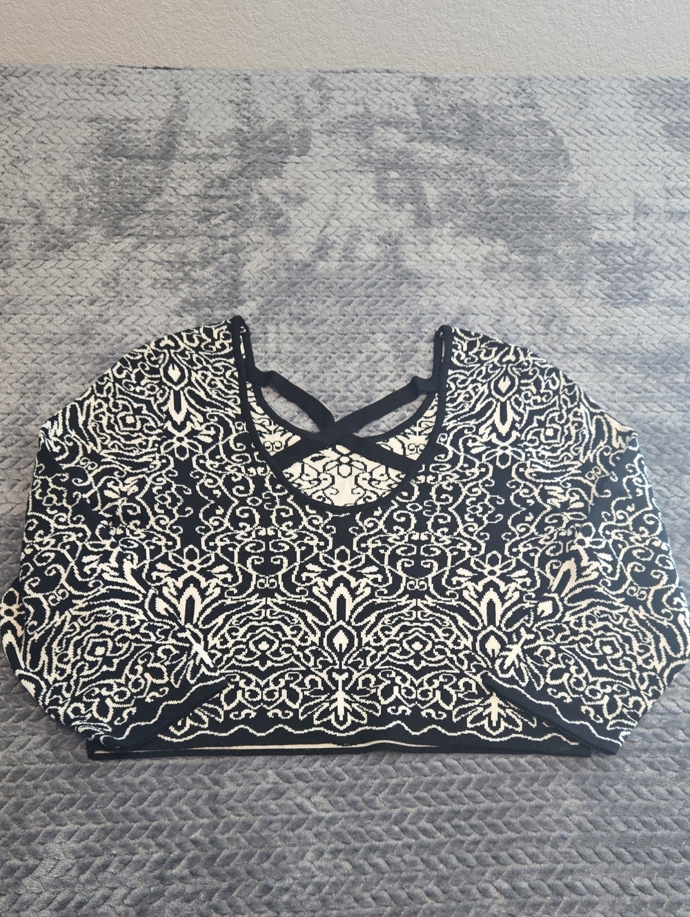 Xhilaration XL Black Cream Boho Patterned Knit Crop Top Criss Cross Back - Picture 3 of 4